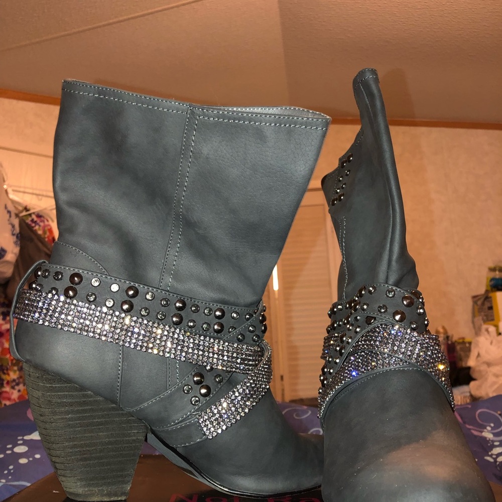 Size 9 1/2 Ladies Grey Not Rated Boots